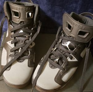 Jordan Retro 6 Size 7 Youth